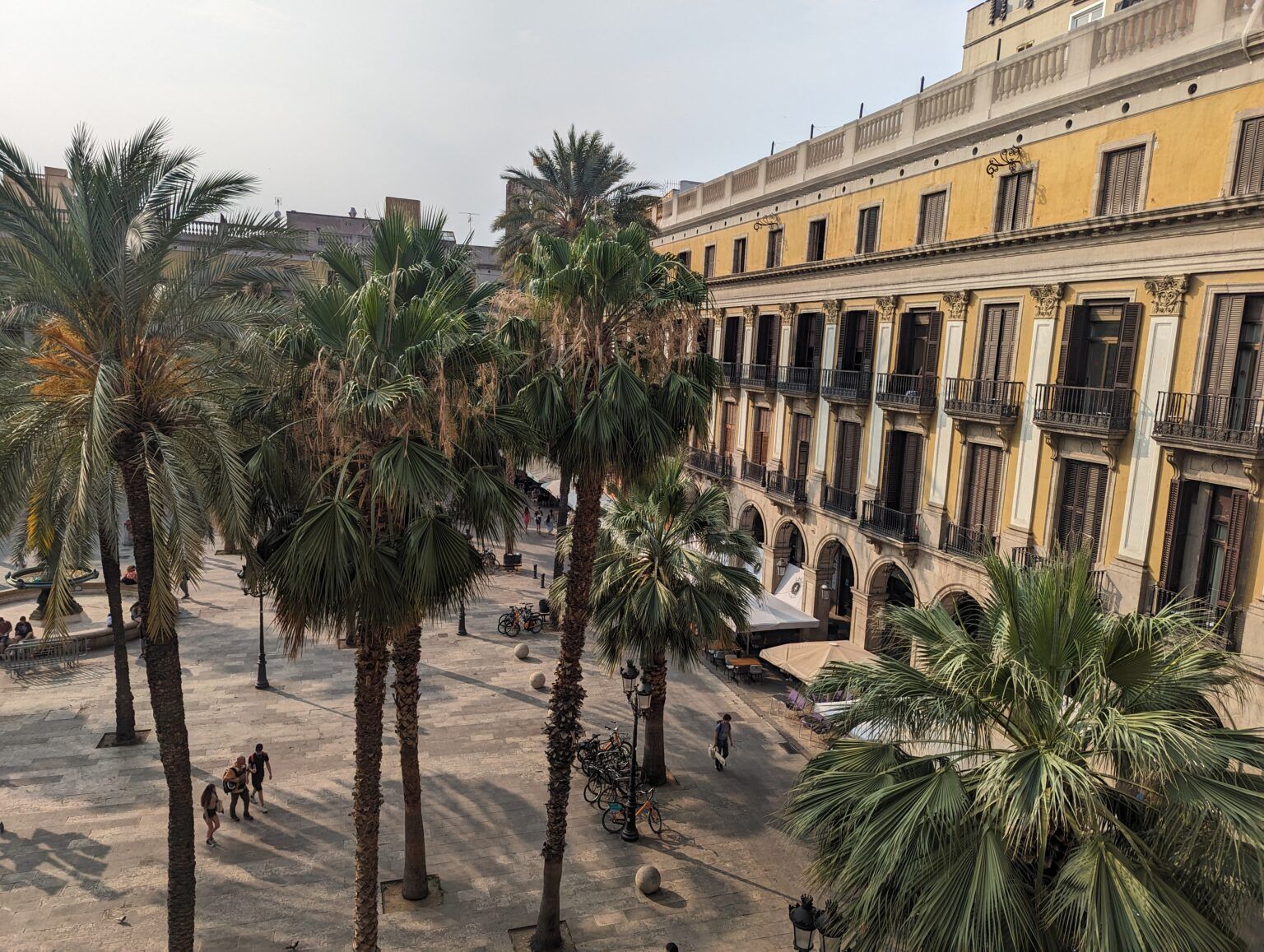 5 datos interesantes sobre la Plaza Real de Barcelona